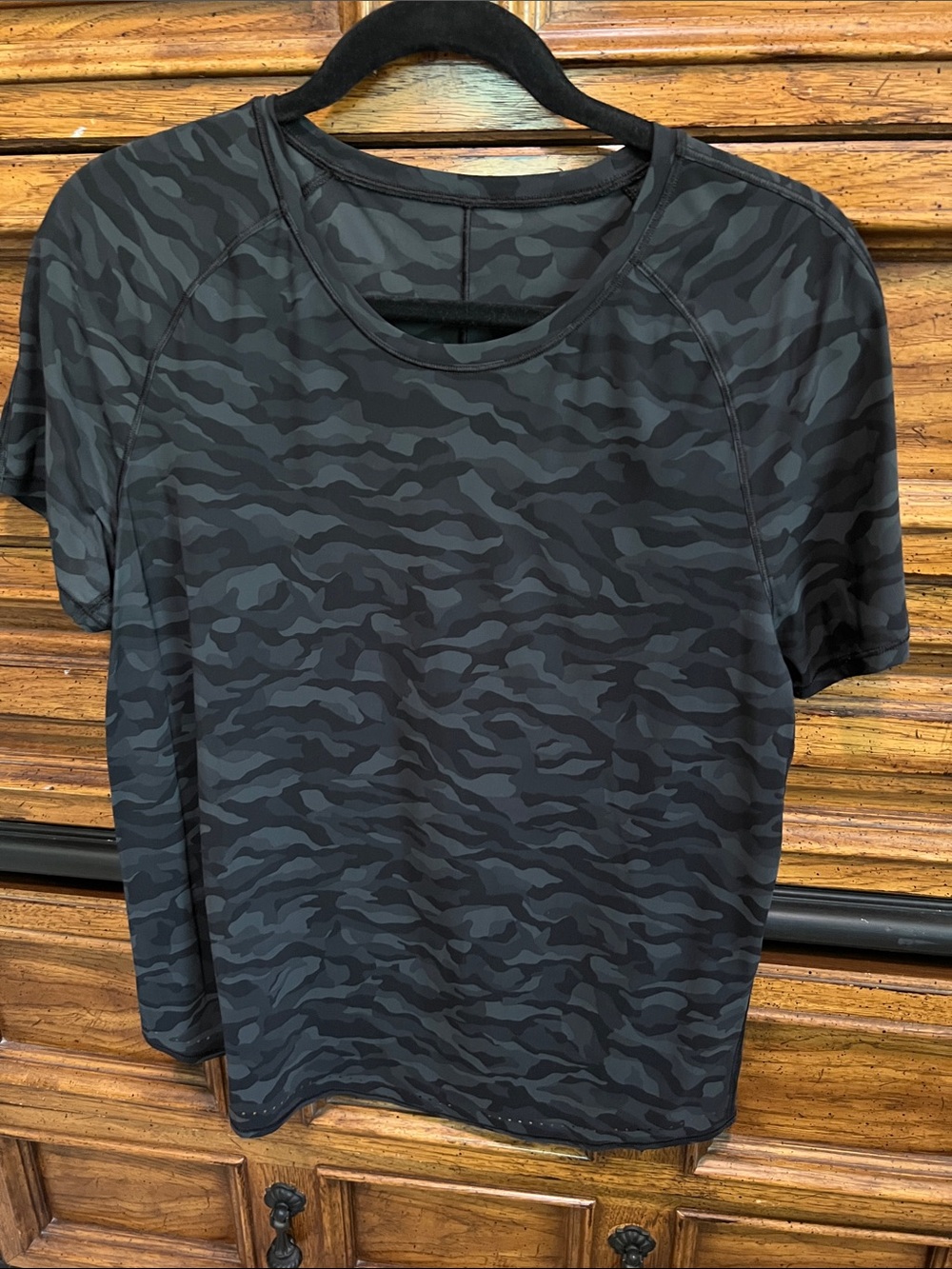 lululemon athletica Black and green Camo Short Sleeve Tee